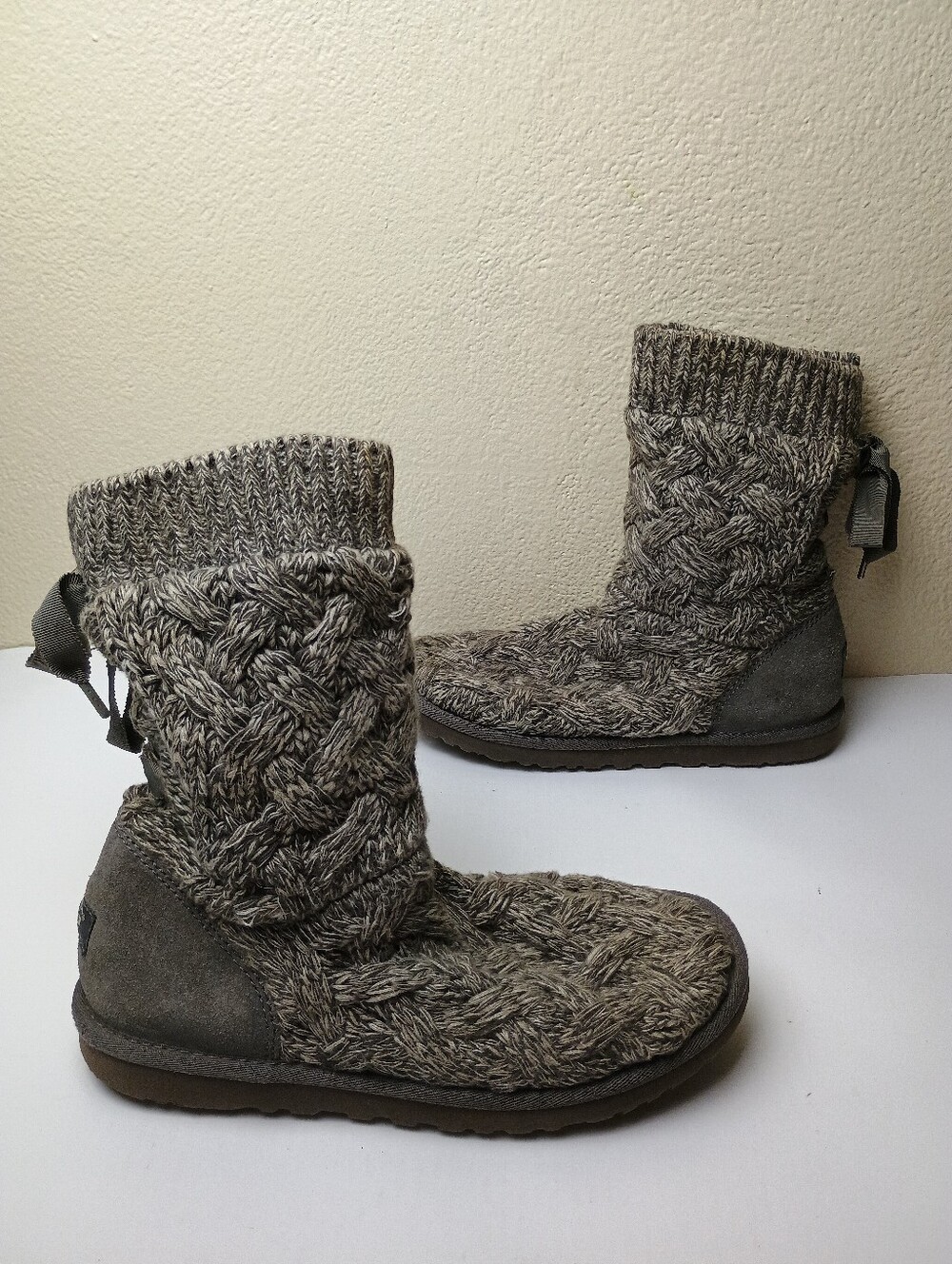 UGG Australia Isla Size 9 Gray Chunky Knit Cable Booties with Suede Heel